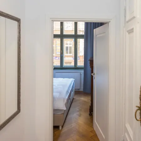 Provenir Strzelecka 25